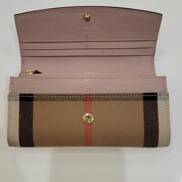 Burberry handbag and wallet - Picture 9 of 10